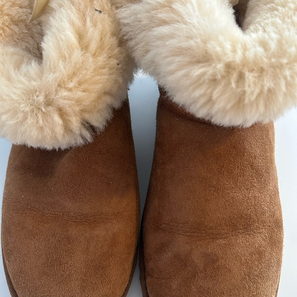 Ugg women’s short boots size 8